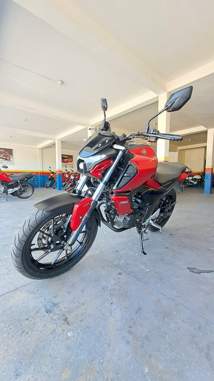 YAMAHA FZ 15 ABS FRENTE ESQUERDA